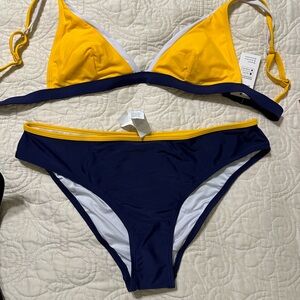 Medium top and large bottom…brand new never worn